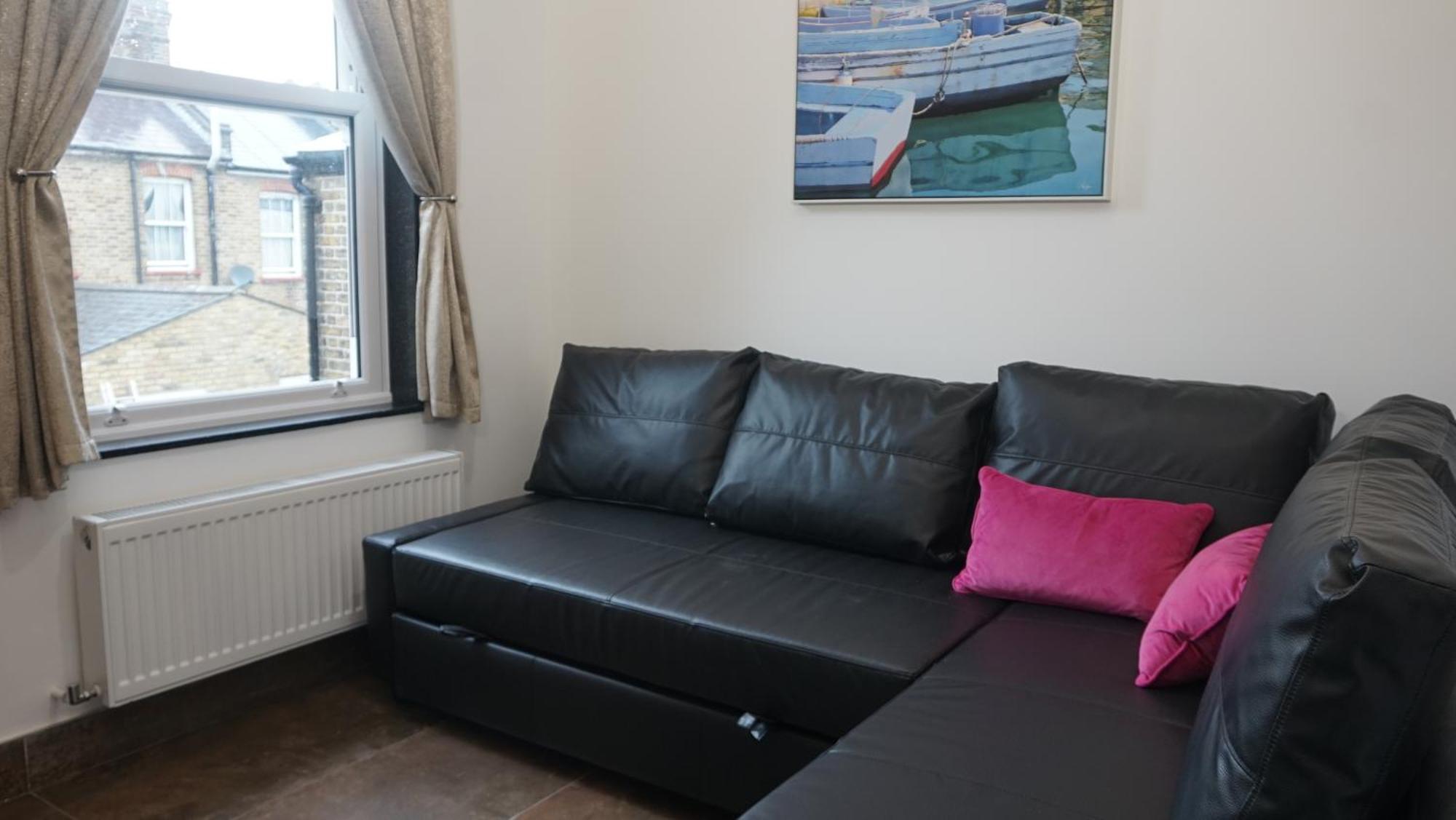 Beautiful London Home Sleeps 6, 2 Minutes To Metro Екстер'єр фото