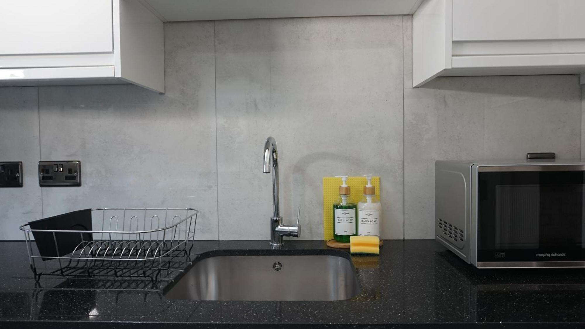 Beautiful London Home Sleeps 6, 2 Minutes To Metro Екстер'єр фото