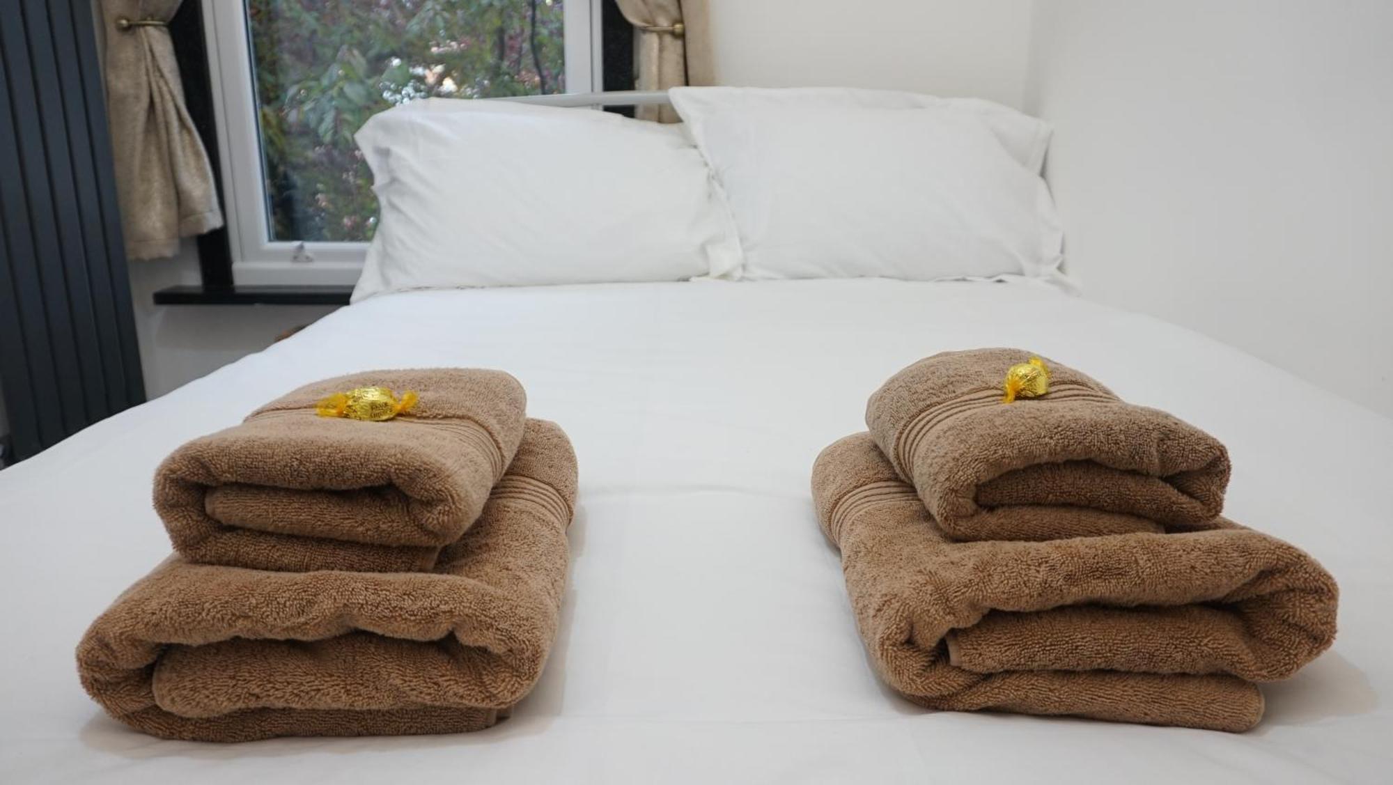Beautiful London Home Sleeps 6, 2 Minutes To Metro Екстер'єр фото