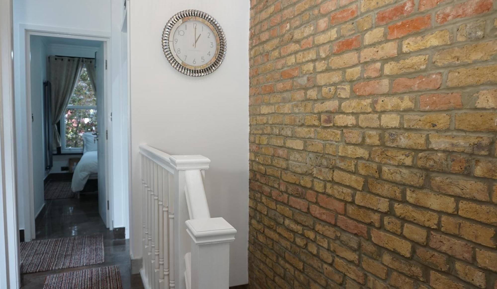 Beautiful London Home Sleeps 6, 2 Minutes To Metro Екстер'єр фото